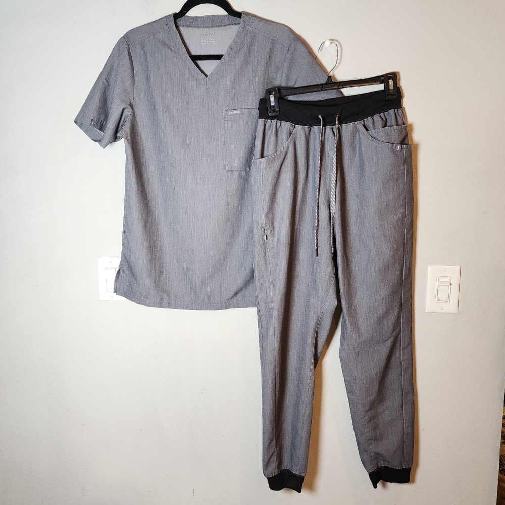 Jaanuu SET Grey Scrubs Men's Size Small Jogger Pants V-neck Top
